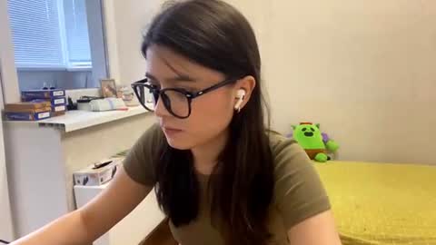 Snapshot of shontagrabowski chatting on 06-19-26, 02:32 Marie online show from 06-19-26, 02:32