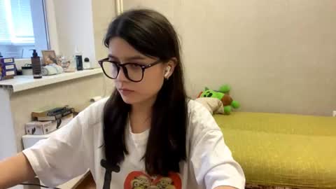 Snapshot of shontagrabowski chatting on 06-27-26, 02:34 Marie online show from 06-27-26, 02:34
