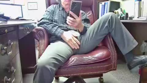 nikolas send dm for an appointment online show from 02-04-26, 05:30