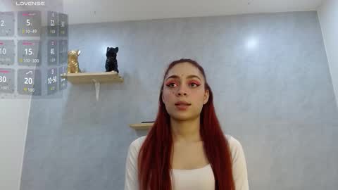 Snapshot of shopie_moon_ chatting on 01-15-26, 03:27 Shopie online show from 01-15-26, 03:27