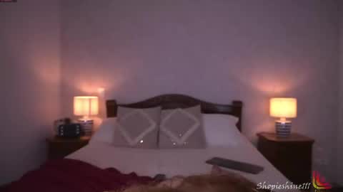 Sophie online show from 04-18-26, 01:42