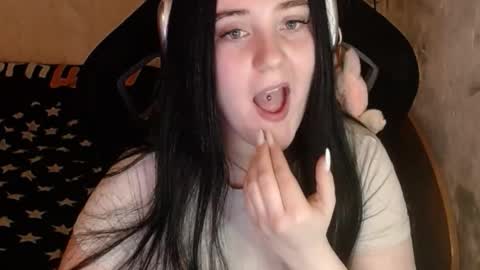 Snapshot of show_for_you chatting on 12-17-25, 02:12 show_for_you online show from 12-17-25, 02:12