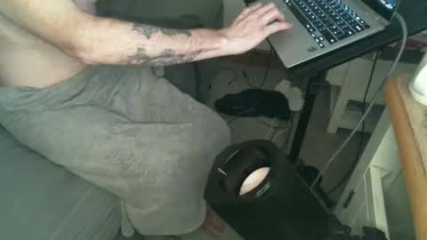 Snapshot of showoffjay46 chatting on 12-13-24, 06:00 showofjay online show from 12-13-24, 06:00