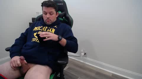 Snapshot of shroomhead5 chatting on 02-15-25, 02:44 shroom online show from 02-15-25, 02:44