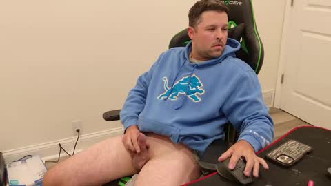 Snapshot of shroomhead5 chatting on 10-14-25, 06:42 shroom online show from 10-14-25, 06:42