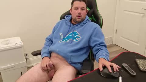 Snapshot of shroomhead5 chatting on 10-30-25, 07:25 shroom online show from 10-30-25, 07:25