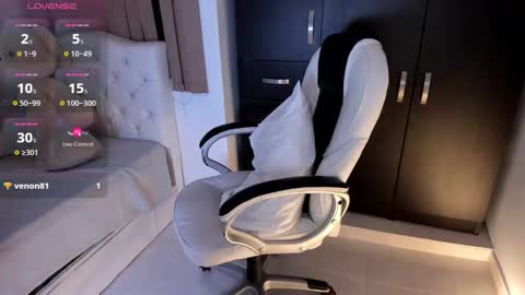 Nahomy online show from 09-27-25, 05:23