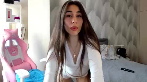 Mika online show from 01-15-25, 06:22