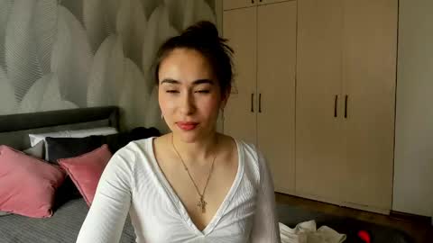 Mika online show from 05-30-26, 05:15