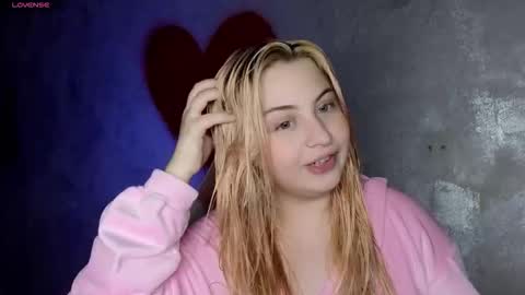 Molly online show from 10-12-25, 10:20