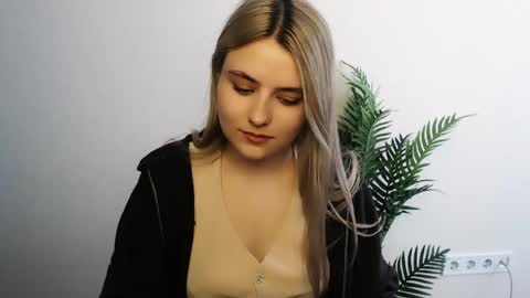 shy_sabrina_ online show from 04-13-26, 09:15