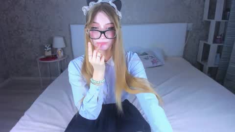 Snapshot of shyberrynelly chatting on 03-10-25, 12:26 Nelly online show from 03-10-25, 12:26