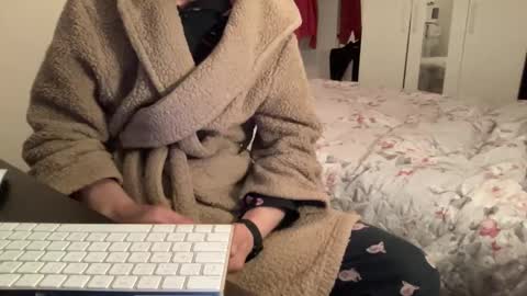 shyboy0533 online show from 12-21-25, 04:25