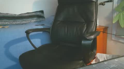 Snapshot of shyboyhugecum2020 chatting on 10-06-25, 01:14 shyboyhugecum2020 online show from 10-06-25, 01:14