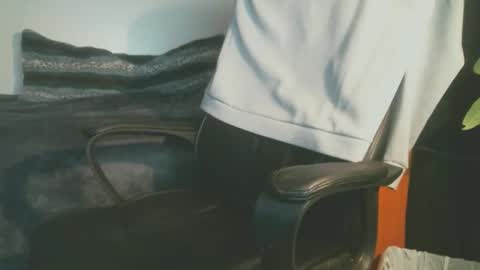 shyboyhugecum2020 online show from 12-22-25, 04:31