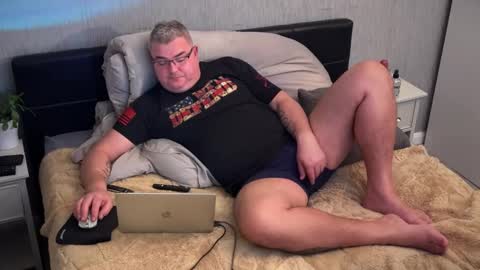 Snapshot of shyboymat69 chatting on 10-29-25, 05:25 shyboymat69 online show from 10-29-25, 05:25