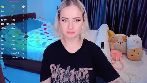 Snapshot of shyfoxxxy chatting on 12-10-24, 07:58 Effie online show from 12-10-24, 07:58