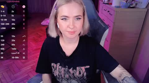 Snapshot of shyfoxxxy chatting on 01-10-25, 03:48 Effie online show from 01-10-25, 03:48