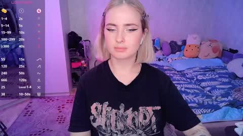 Snapshot of shyfoxxxy chatting on 02-08-25, 07:49 Effie online show from 02-08-25, 07:49