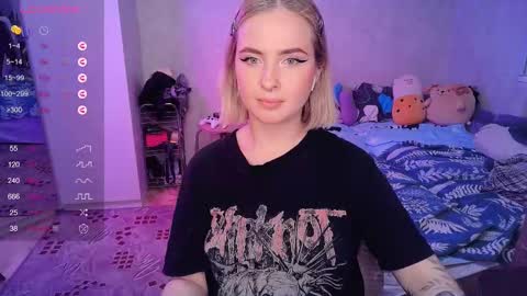 Snapshot of shyfoxxxy chatting on 02-10-25, 06:56 Effie online show from 02-10-25, 06:56