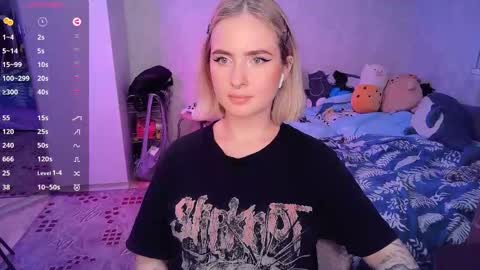 Snapshot of shyfoxxxy chatting on 02-13-25, 09:38 Effie online show from 02-13-25, 09:38