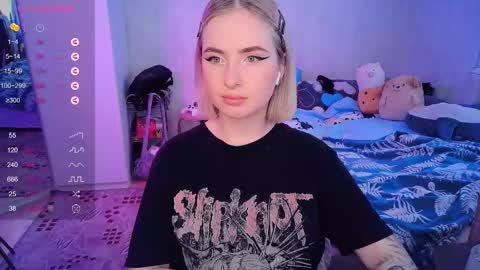 Snapshot of shyfoxxxy chatting on 02-14-25, 09:56 Effie online show from 02-14-25, 09:56