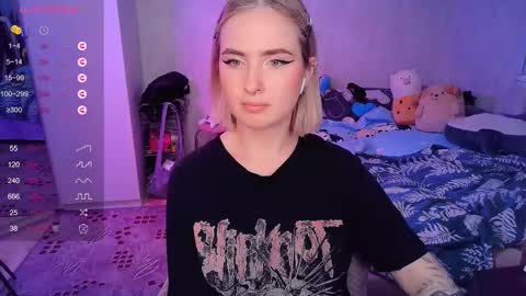 Snapshot of shyfoxxxy chatting on 02-14-25, 12:57 Effie online show from 02-14-25, 12:57