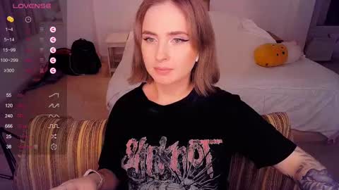 Snapshot of shyfoxxxy chatting on 02-27-25, 04:32 Effie online show from 02-27-25, 04:32