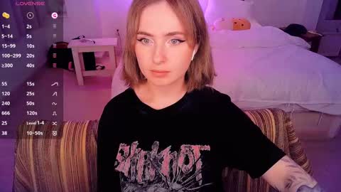 Snapshot of shyfoxxxy chatting on 03-04-25, 03:48 Effie online show from 03-04-25, 03:48