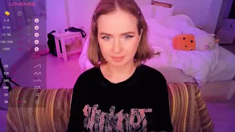 Snapshot of shyfoxxxy chatting on 03-05-25, 02:12 Effie online show from 03-05-25, 02:12