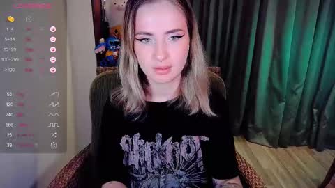 Snapshot of shyfoxxxy chatting on 09-13-25, 08:36 Effie online show from 09-13-25, 08:36