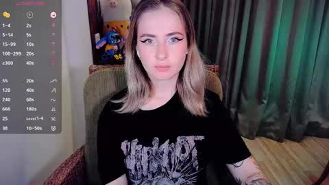 Snapshot of shyfoxxxy chatting on 10-09-25, 05:38 Effie online show from 10-09-25, 05:38