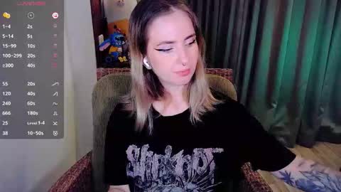 Snapshot of shyfoxxxy chatting on 10-10-25, 05:50 Effie online show from 10-10-25, 05:50