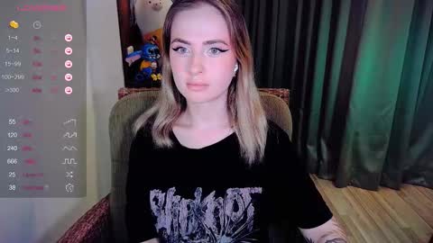 Snapshot of shyfoxxxy chatting on 10-16-25, 07:09 Effie online show from 10-16-25, 07:09