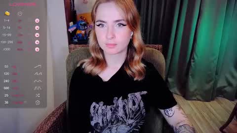 Snapshot of shyfoxxxy chatting on 11-29-25, 07:44 Effie online show from 11-29-25, 07:44