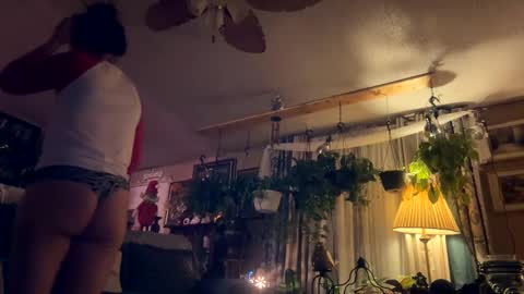 Snapshot of shyg1r1 chatting on 12-19-24, 10:24 Sasha online show from 12-19-24, 10:24