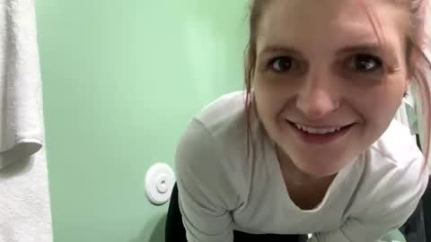 Snapshot of shyg1r1 chatting on 01-12-25, 10:12 Sasha online show from 01-12-25, 10:12