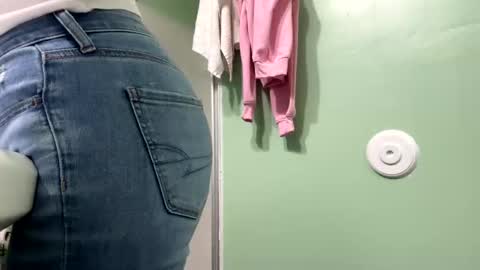 Snapshot of shyg1r1 chatting on 02-09-25, 08:34 Sasha online show from 02-09-25, 08:34