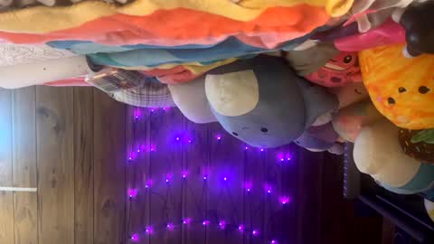 Snapshot of shyg1r1 chatting on 12-20-25, 07:15 Sasha online show from 12-20-25, 07:15