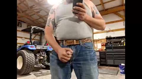 Snapshot of shyguycurious5 chatting on 10-17-25, 04:20 shyguycurious5 online show from 10-17-25, 04:20