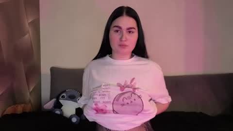 Snapshot of shylesley chatting on 03-19-26, 06:01 Lesley online show from 03-19-26, 06:01