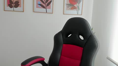 Snapshot of shylittlebunny chatting on 12-31-24, 02:36 shylittlebunny online show from 12-31-24, 02:36