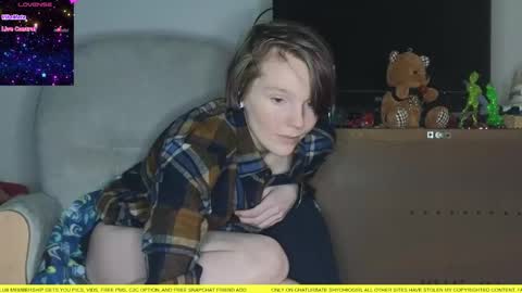 Snapshot of shyohiogirl chatting on 02-11-25, 09:42 Hippie online show from 02-11-25, 09:42