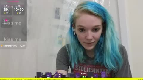 Snapshot of shyohiogirl chatting on 06-08-26, 02:06 Hippie online show from 06-08-26, 02:06