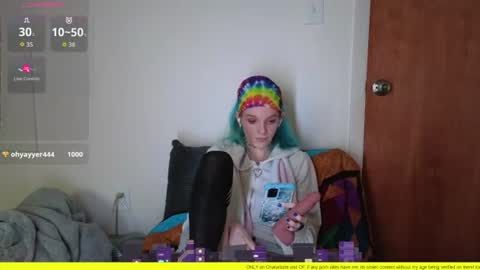 Snapshot of shyohiogirl chatting on 06-10-26, 09:35 Hippie online show from 06-10-26, 09:35