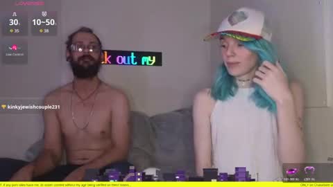 Snapshot of shyohiogirl chatting on 06-20-26, 12:25 Hippie online show from 06-20-26, 12:25