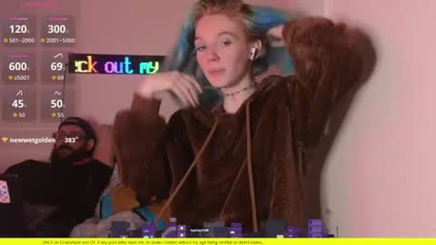 Snapshot of shyohiogirl chatting on 06-20-26, 01:58 Hippie online show from 06-20-26, 01:58