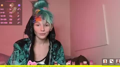 Snapshot of shyohiogirl chatting on 07-18-26, 02:38 Hippie online show from 07-18-26, 02:38