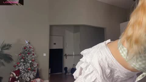 Snapshot of shyrubate chatting on 01-21-25, 05:16 Aurora online show from 01-21-25, 05:16