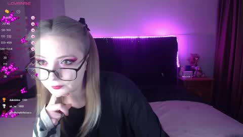 Snapshot of shysweetrish chatting on 05-10-26, 01:44 shysweetrish online show from 05-10-26, 01:44